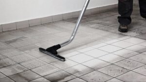 Cómo eliminar marcas de cal en pisos (4)