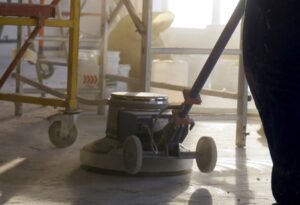 Los desafíos del pulido de pisos en entornos comerciales 1 pulido de pisos en entornos comerciales